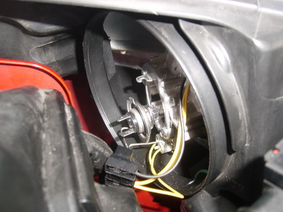 Wie Peugeot 206 Scheinwerfer Lampe wechseln?