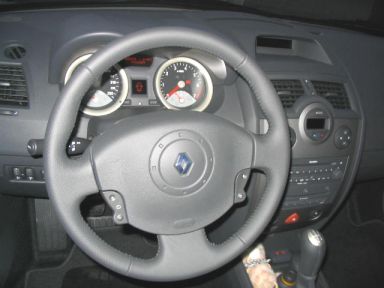 Cockpit des Renault Megane. 