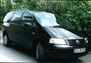 Schwarzer VW Sharan. 