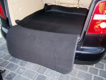 Schutzmatte für Kofferraum und Stoßstange. 