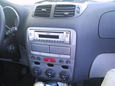 Das Sony Radio im Alfa fertig eingebaut. 