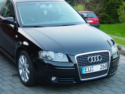 Audi A3 Sportback in schwarz aus März 2005. 