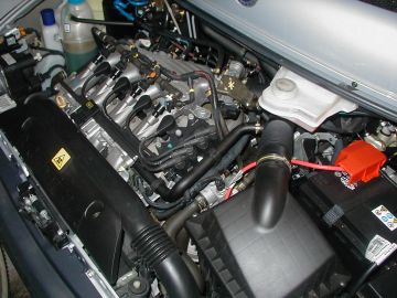 Blick in den Motorraum des Fiat Multipla Bipower von Michael Koppetz. 