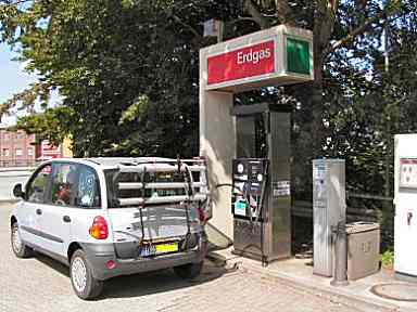 Die Esso-Tankstelle in Hamburg. 
