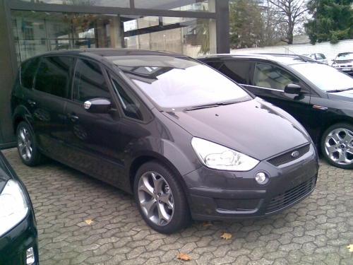 Ford S-MAX: dynamische Form. 