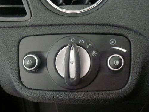 Lichtschalter eines neuen Ford S-MAX. 