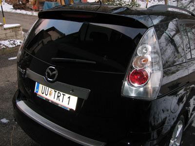 Klare Heckleuchten beim Mazda5 GTA. 