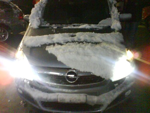 Schneebedeckter Wagen. 