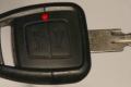 Funkfernbedienung am Schlüssel mit roter Kontrolldiode. 