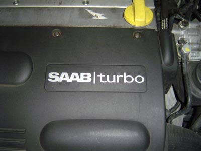 Motorabdeckung des Saab 9-3. 