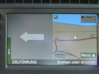 Anzeige des Navigationssystems im Saab 9-3. 