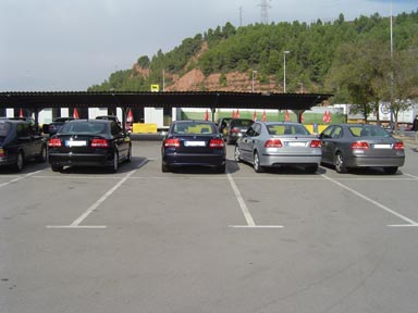 Vier von sechs vertretenen Saab 9-3 Sportlimousinen. 