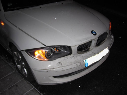 Beschädigte Front am 1er BMW. 