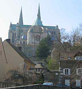 Die Kathedrale von Chartres throhnt über der Stadt. 