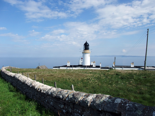 Dieser Leuchtturm steht bei Dunnet Head und bildet so den nördlichsten Punkt von Mainland Britain. 