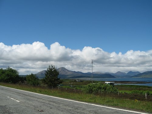 Die Insel Isle of Skye im Sonnenlicht — eine Seltenheit! 