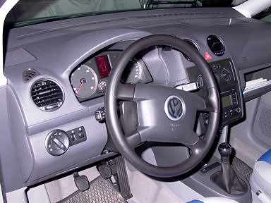 Konsole / Cockpit des VW Caddy Life. 