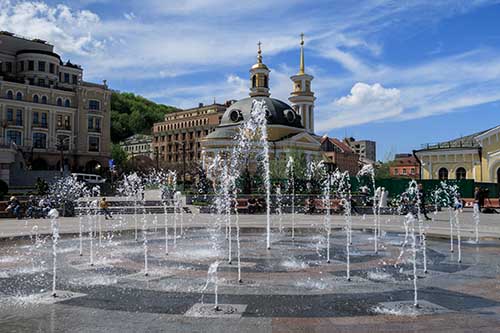 Ein zentraler Platz in Kiew am Dnipro. 