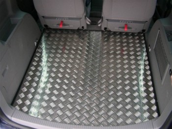 Schutz von Kofferraum und Stoßstange - Langzeittest VW Touran