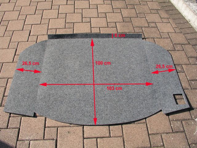 Fertig geschnittener Teppich für Boden und Seitenteile. 